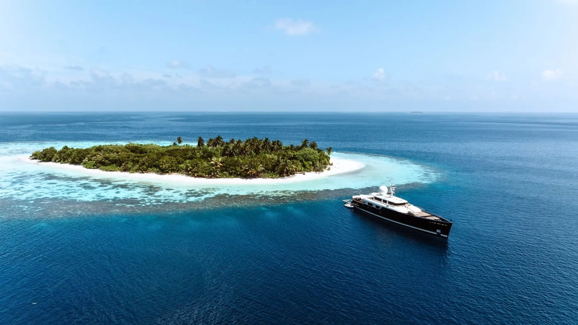 Ocean Yachts — Mavi sularda yelken açan lüks yat